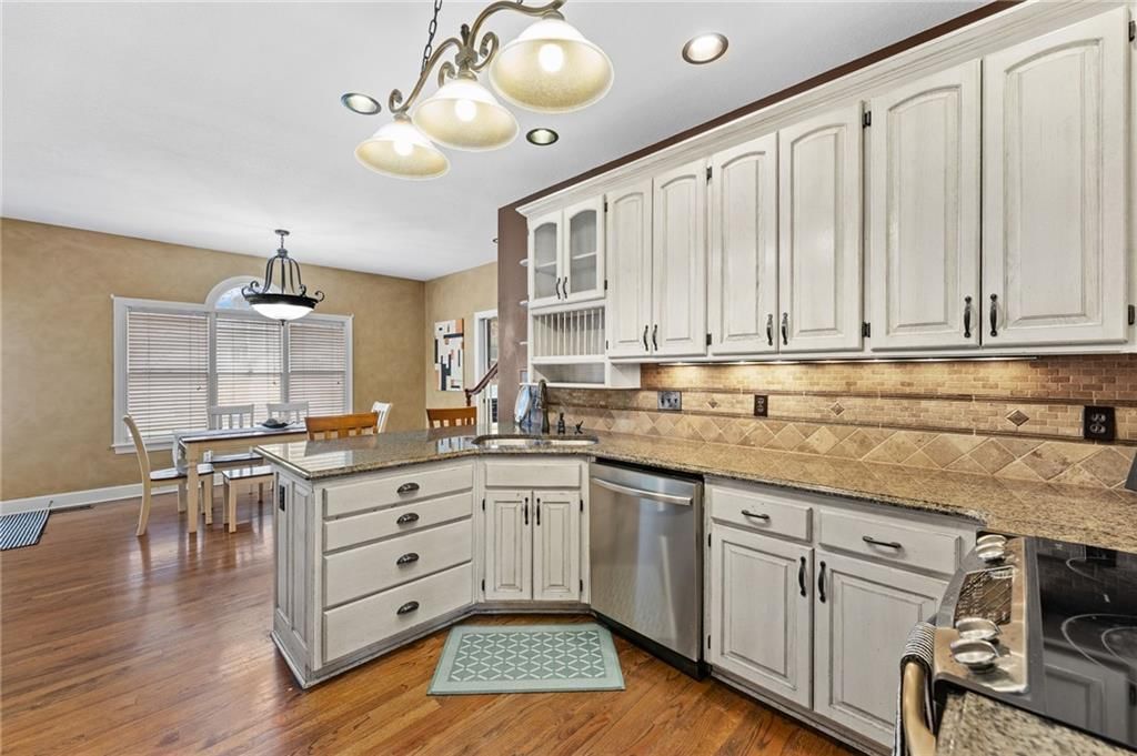2909 Harrison Avenue — photo 21