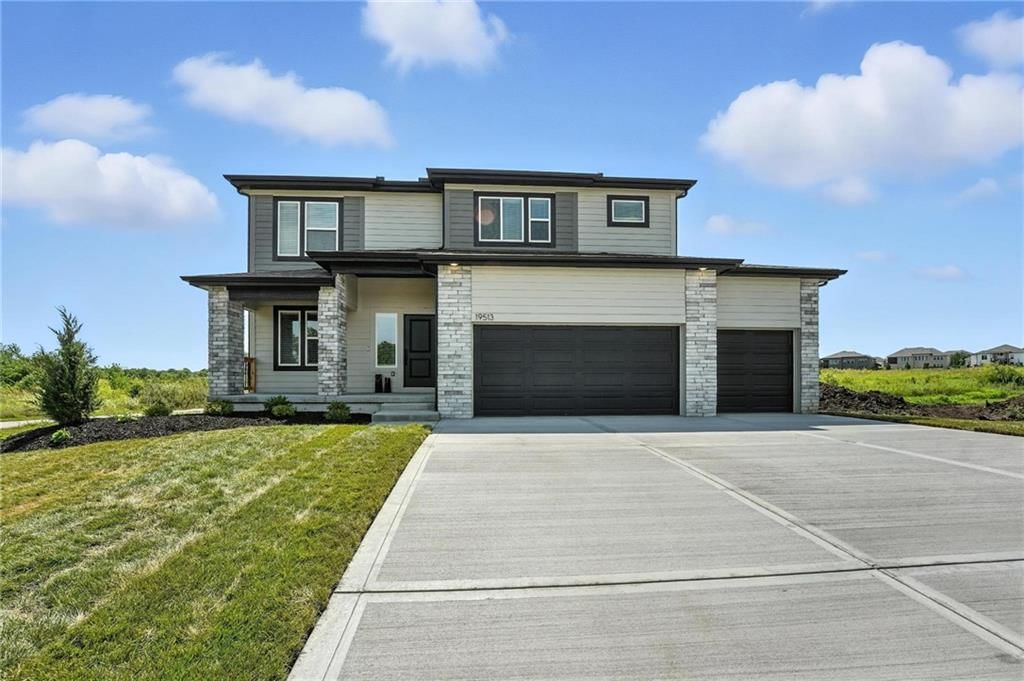902 SW Bluebird Lane — photo 2
