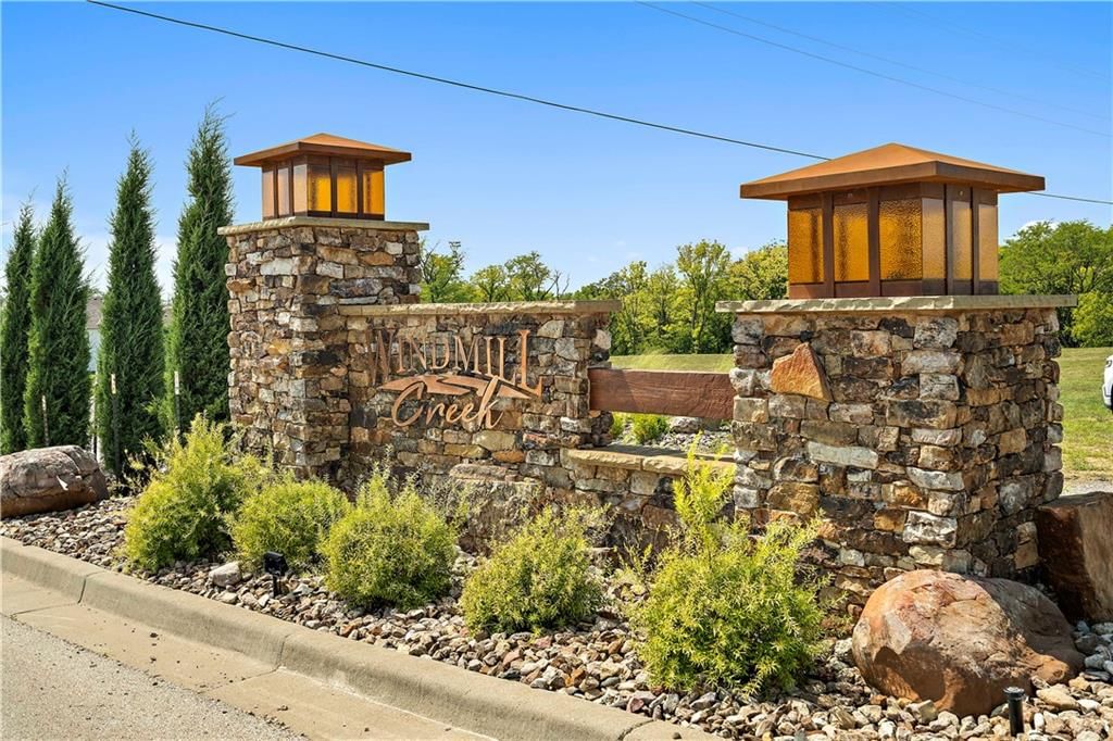2605 Windmill Drive — photo 3