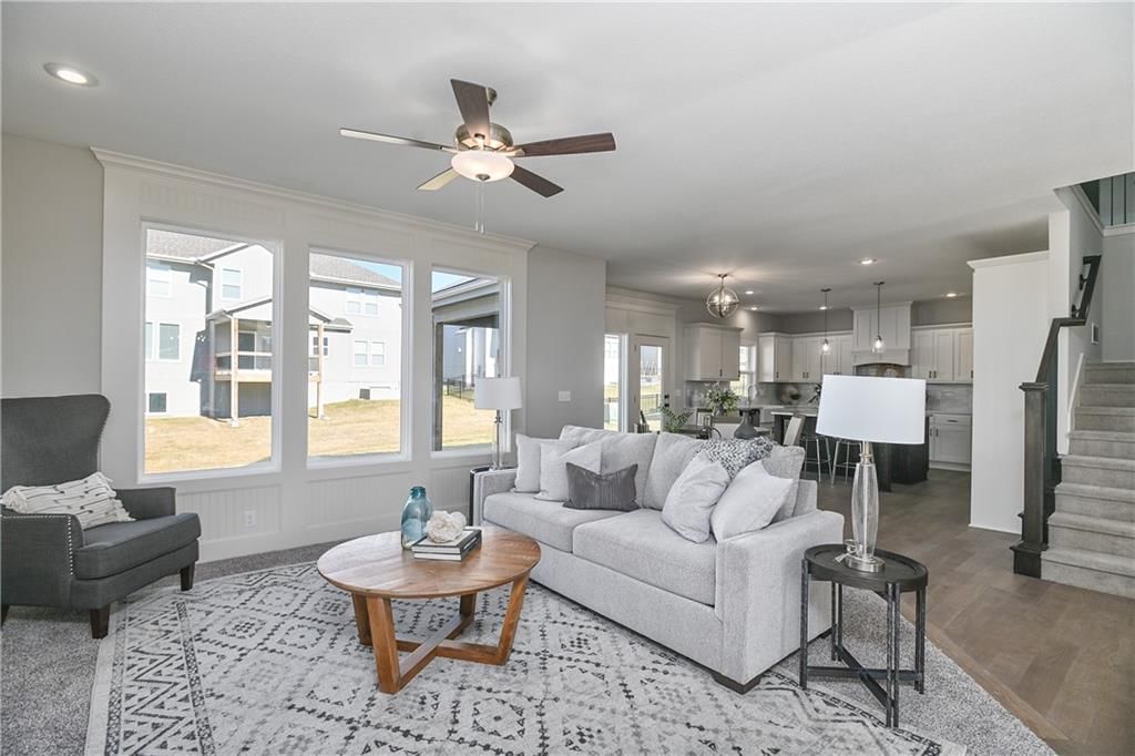 2243 W Elm Terrace — photo 10