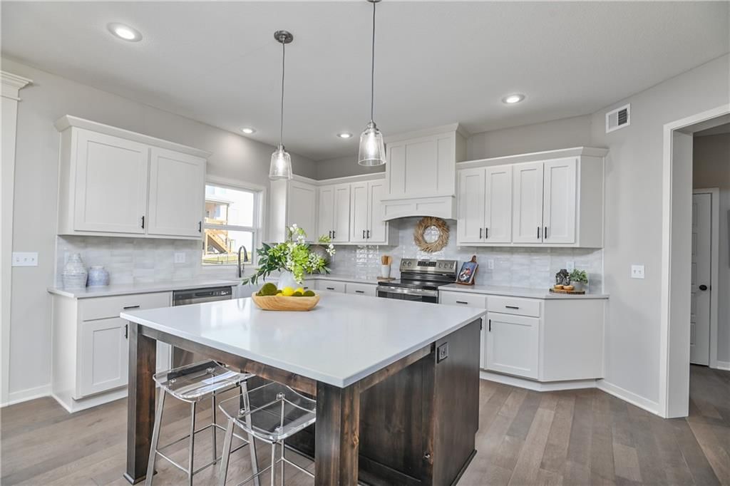 2243 W Elm Terrace — photo 23