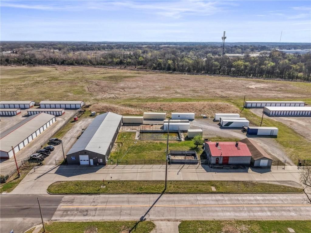 305 S Joplin Street — photo 3