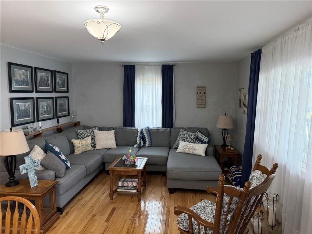 402 W 4th Street — photo 5