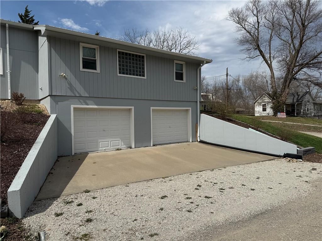 402 W 4th Street — photo 32