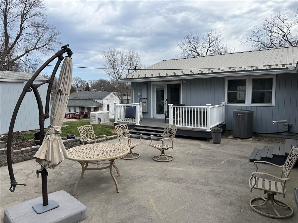 402 W 4th Street — photo 39