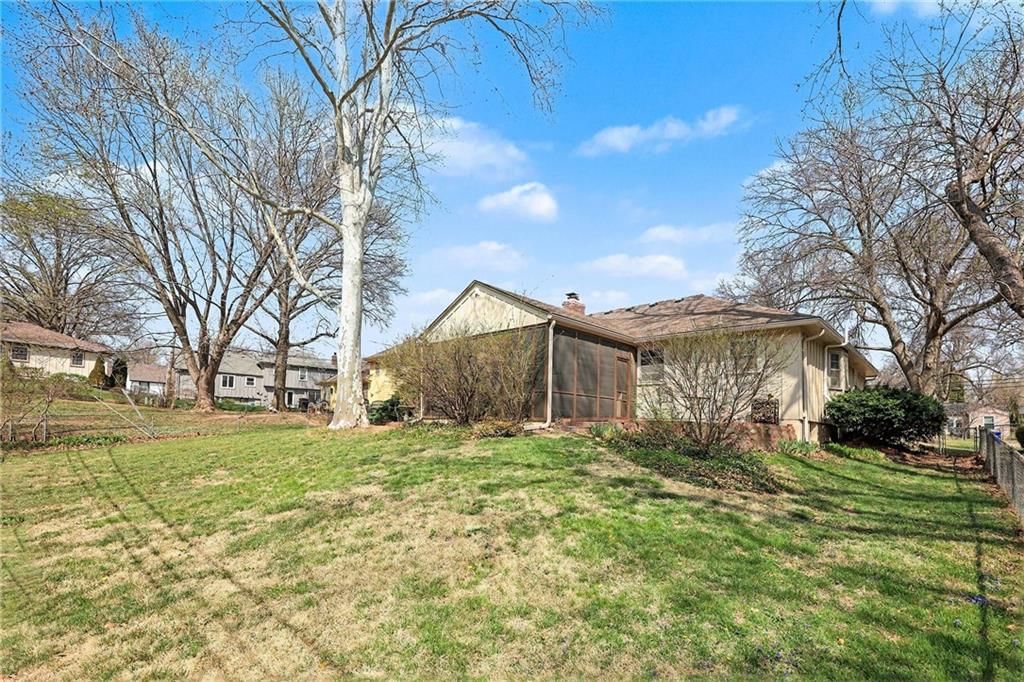 8411 W 87th Street — photo 29