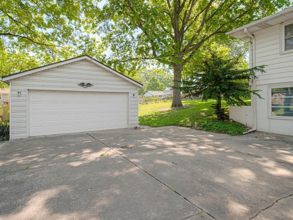 2213 N Mcbride Avenue — photo 2