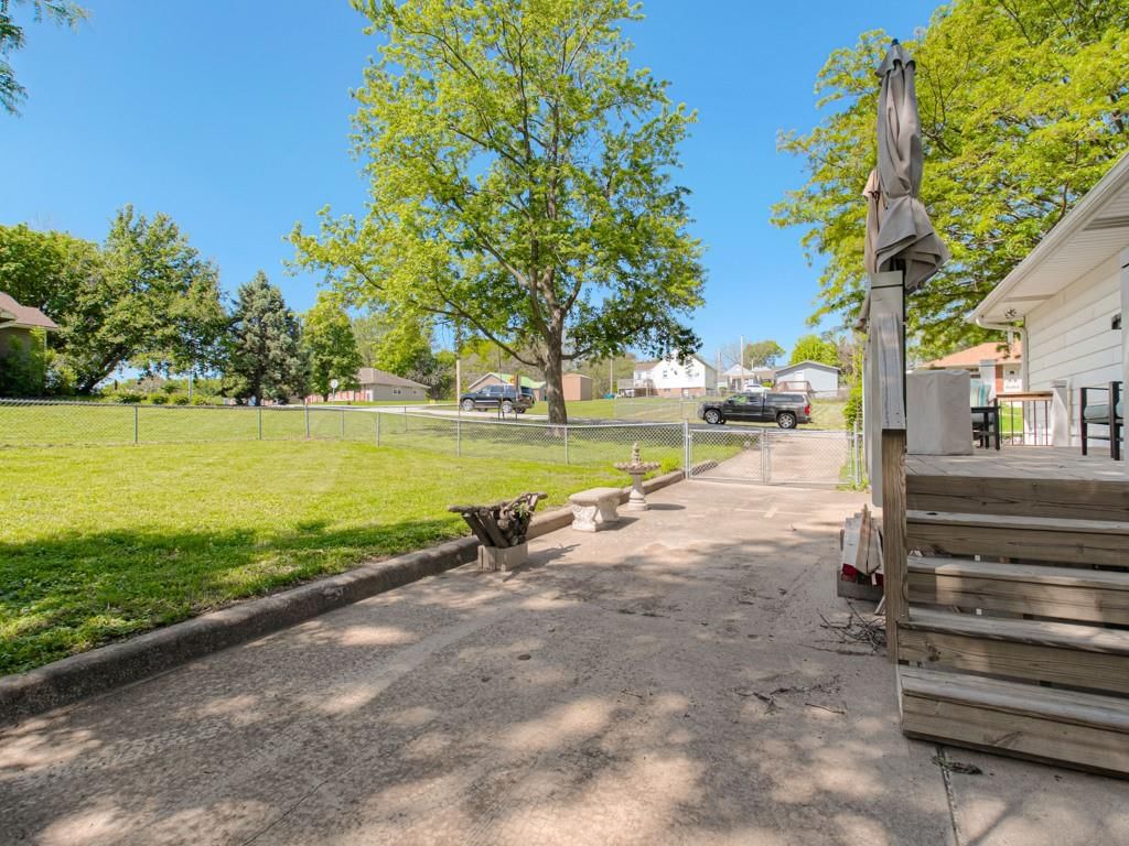 2213 N Mcbride Avenue — photo 27