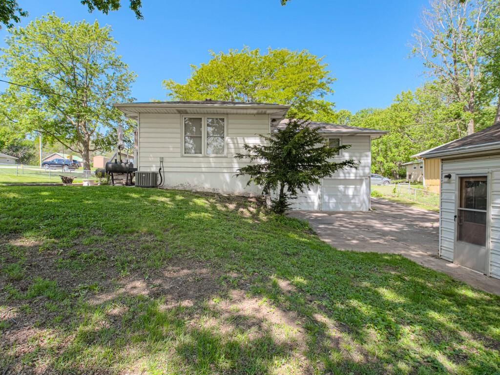 2213 N Mcbride Avenue — photo 32
