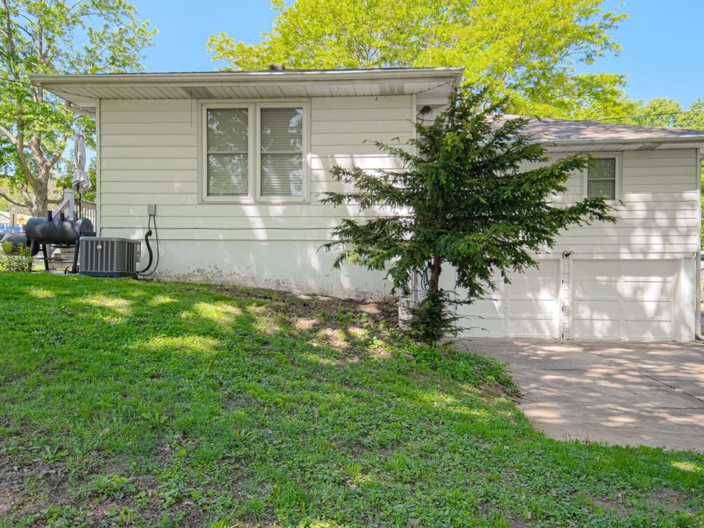 2213 N Mcbride Avenue — photo 33