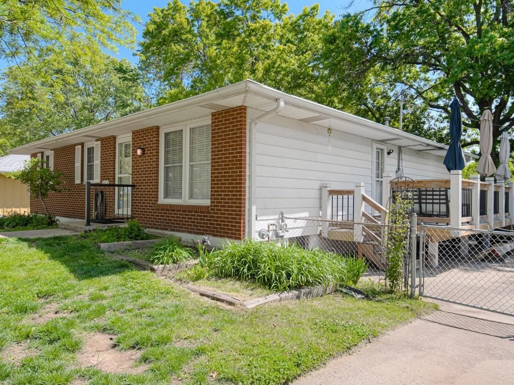 2213 N Mcbride Avenue — photo 34
