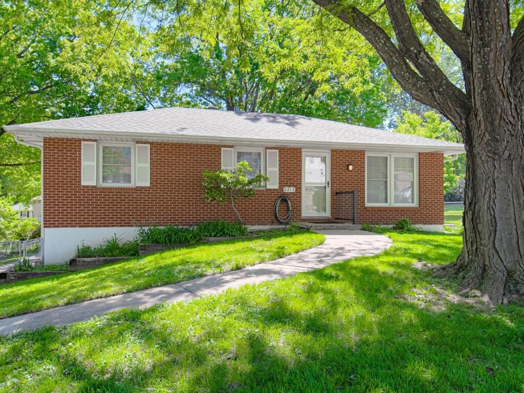 2213 N Mcbride Avenue — photo 35