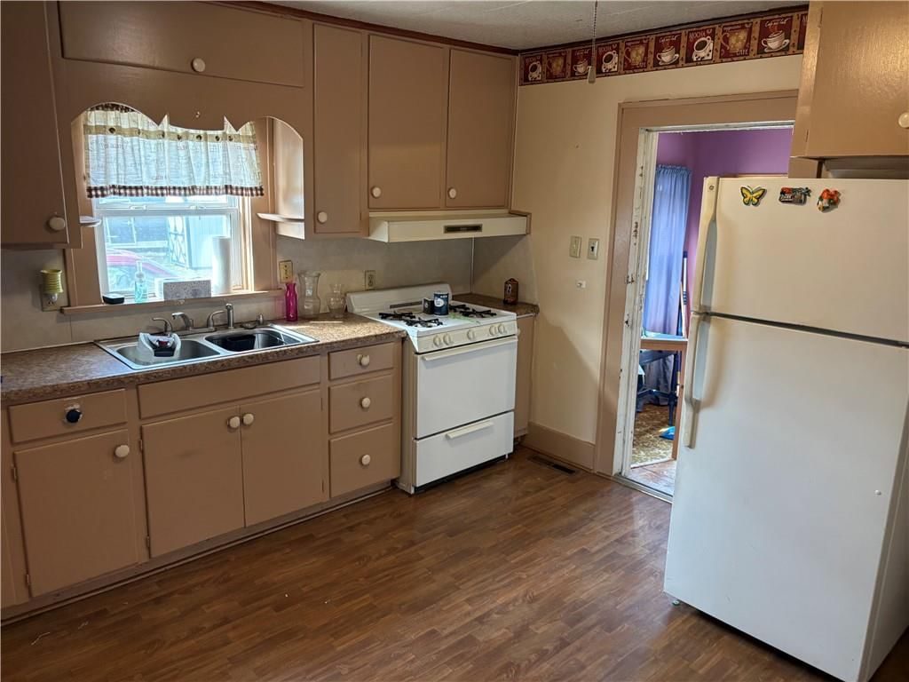 112 S Locust Street — photo 8