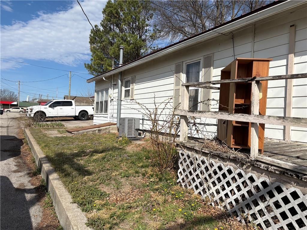 112 S Locust Street — photo 13