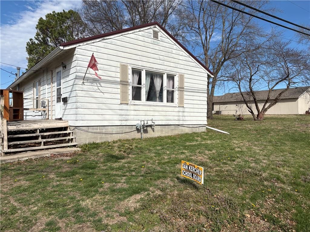 112 S Locust Street — photo 14