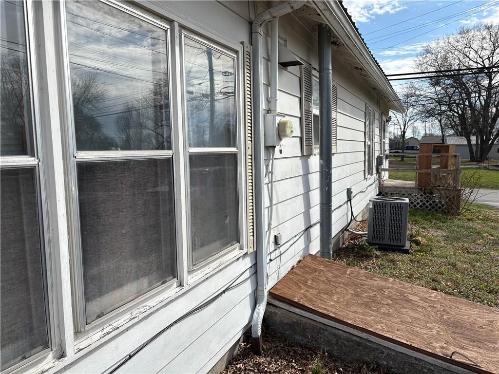112 S Locust Street — photo 15