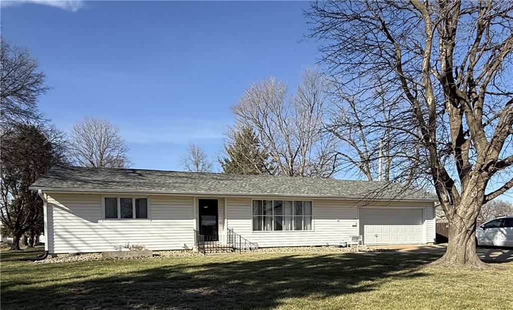 110 Osage Avenue, Hiawatha, KS