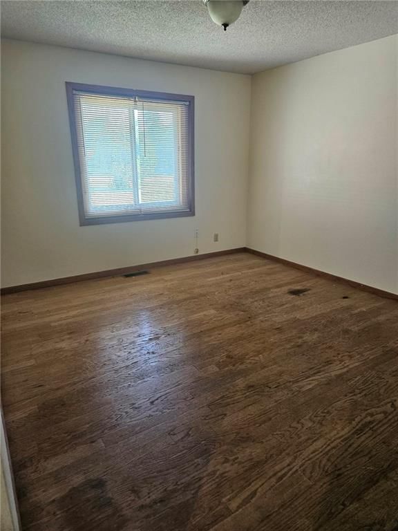 Photo 25 of 62 - 25410 High Drive, Excelsior Springs, MO 64024