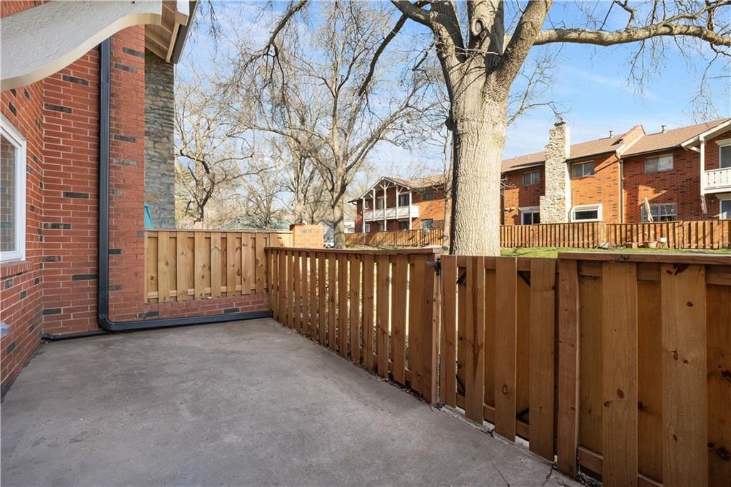 9551 Outlook Drive — photo 32