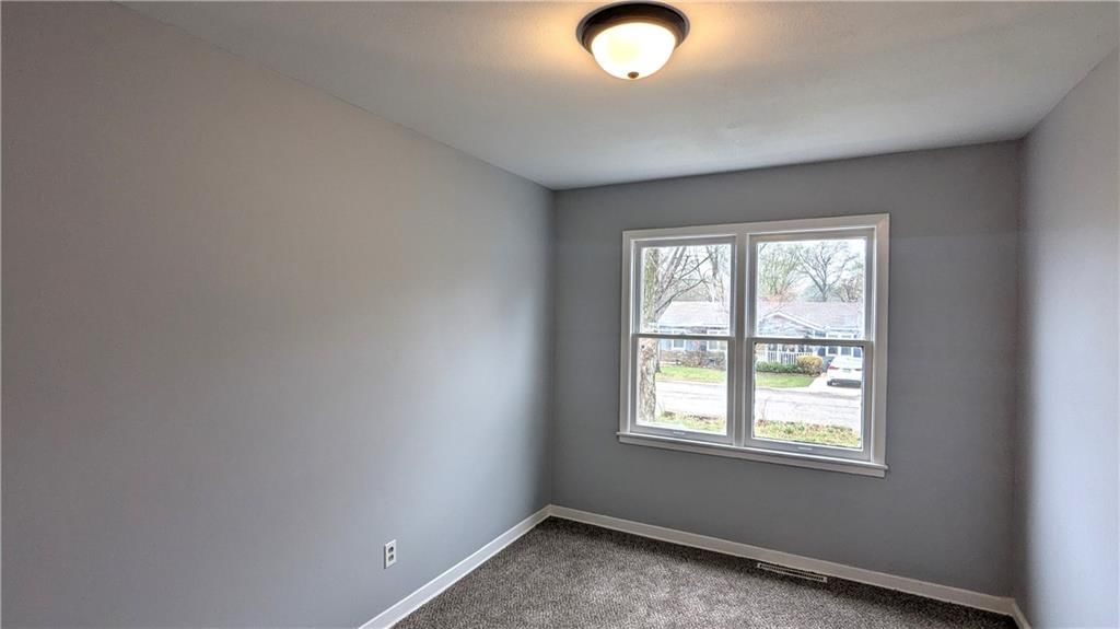 209 N Davidson Avenue — photo 35