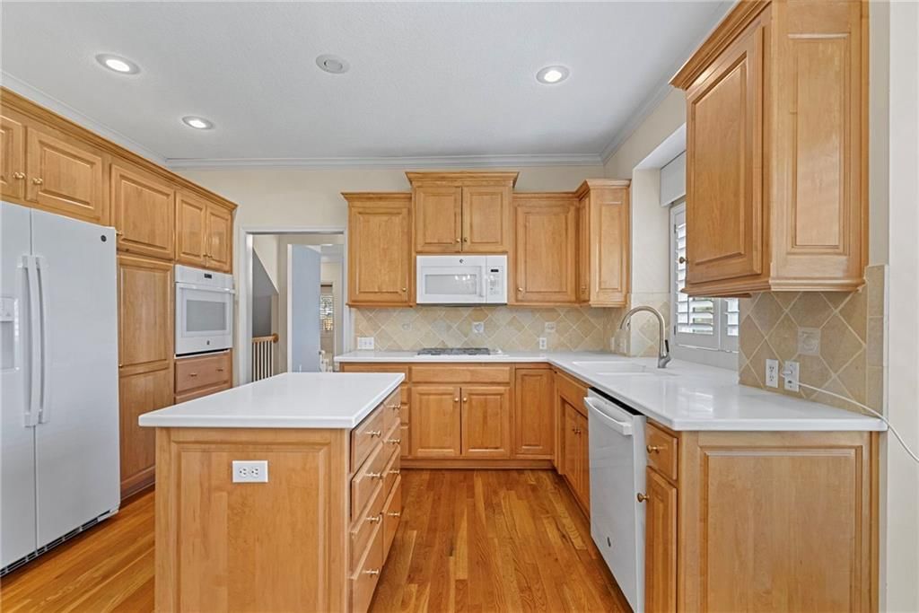 14319 Russell Street — photo 4