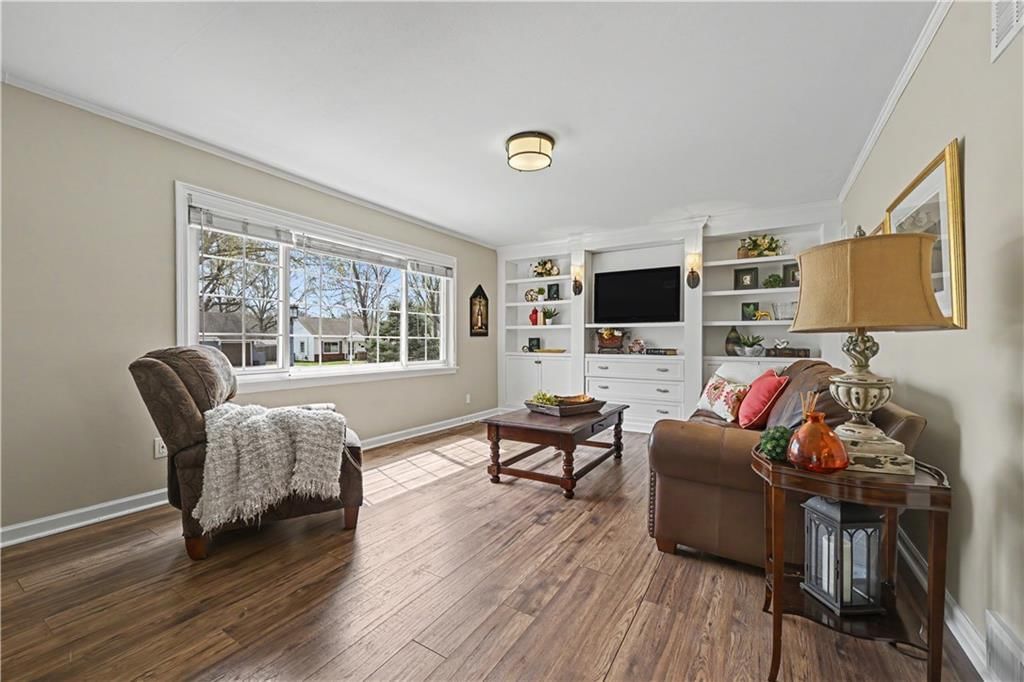 2404 W 76th Street, Prairie Village, KS