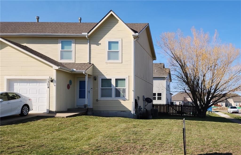 1304 S 5th Street E, Louisburg, KS