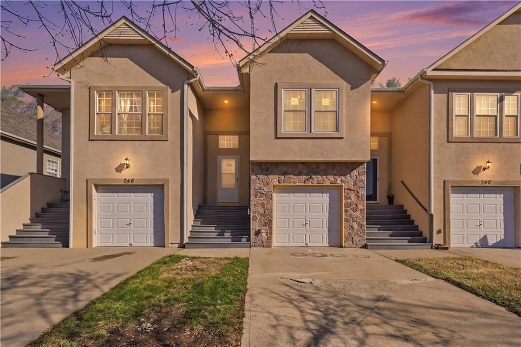 744 Woodson Lane — photo 3