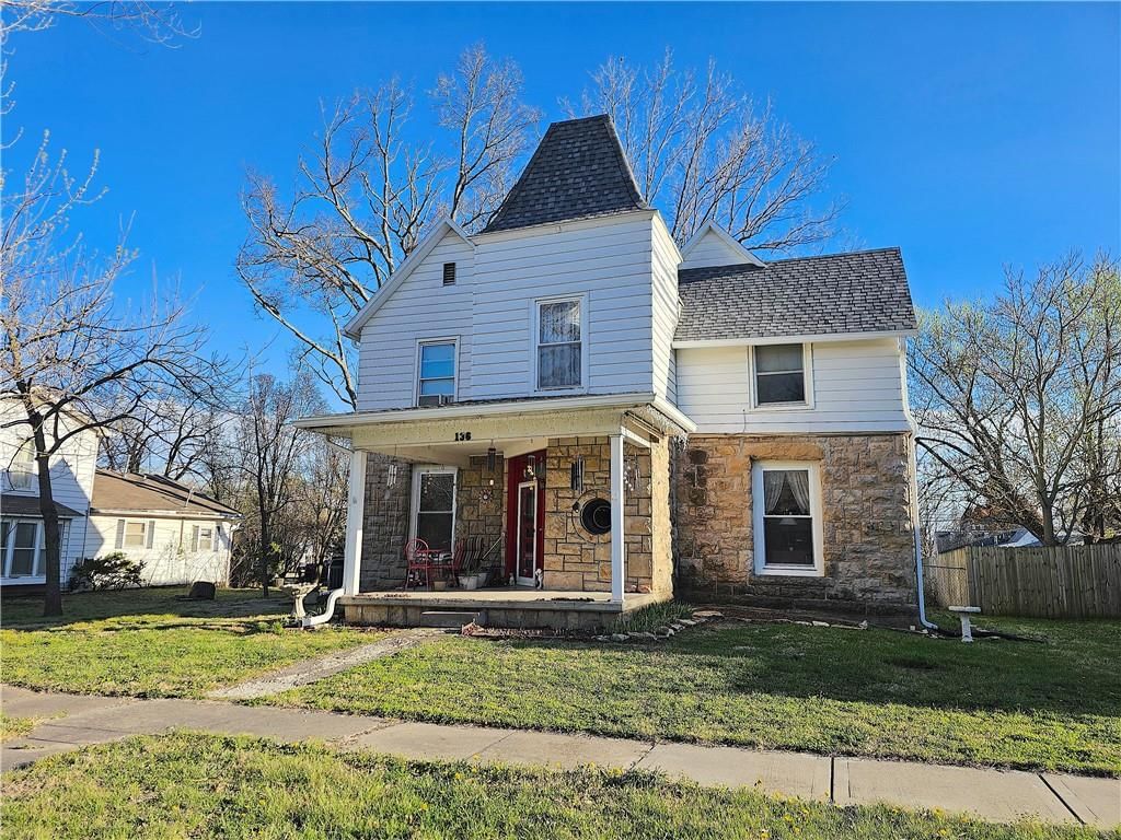 136 E 2nd Avenue, Garnett, KS