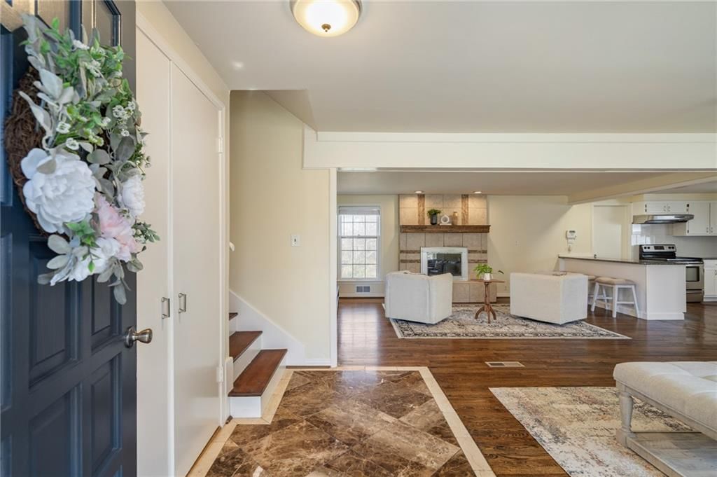 9719 Melrose Street — photo 6