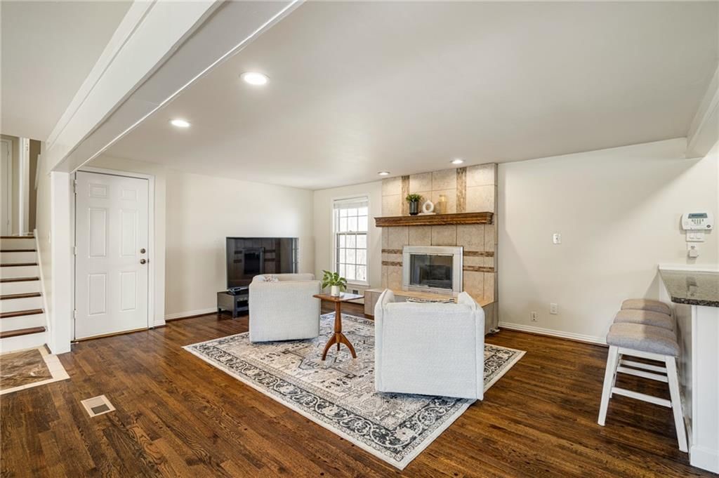 9719 Melrose Street — photo 16