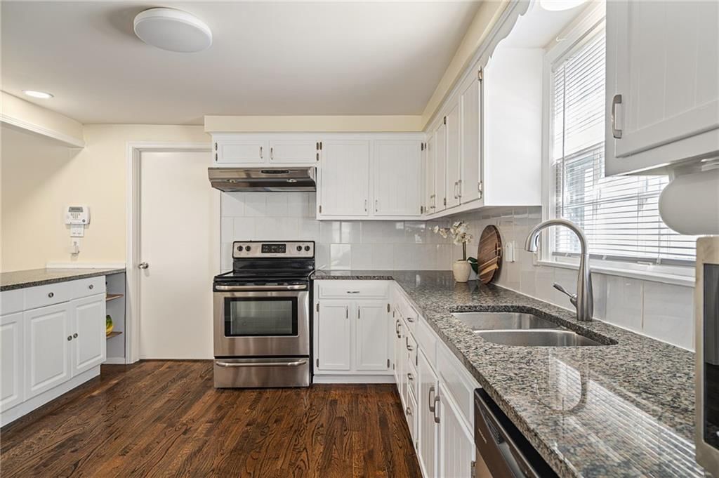 9719 Melrose Street — photo 23