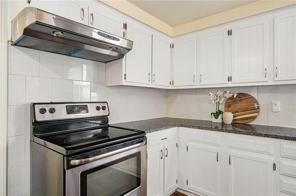 9719 Melrose Street — photo 24