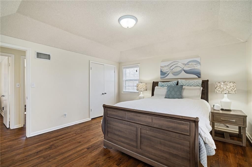 9719 Melrose Street — photo 32