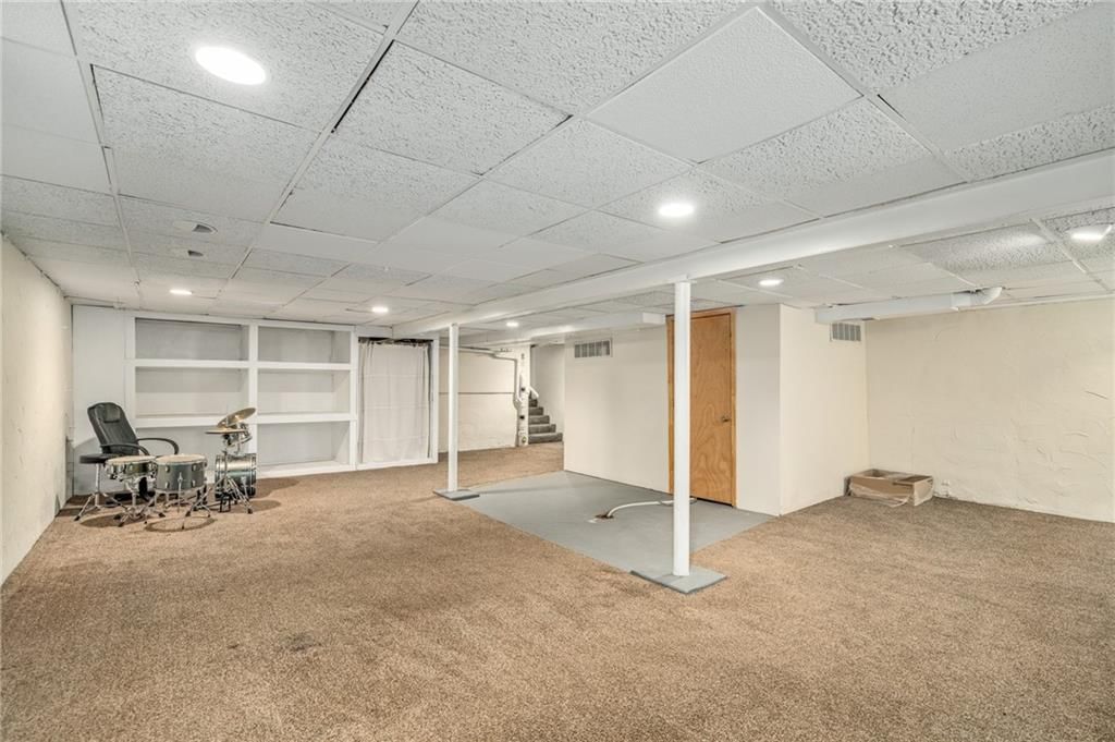 9719 Melrose Street — photo 47
