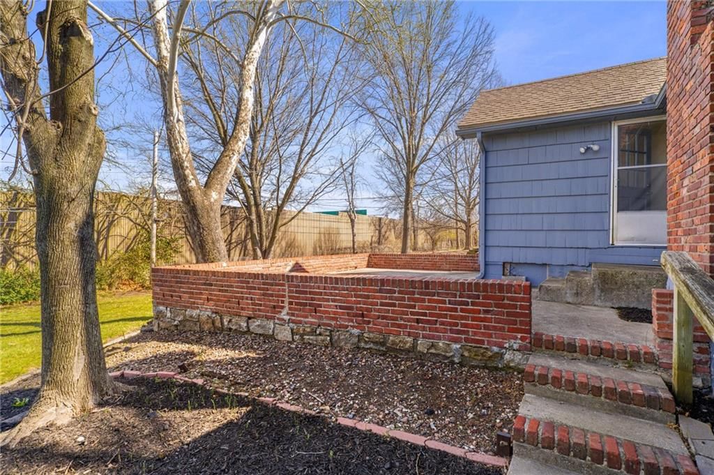 9719 Melrose Street — photo 49