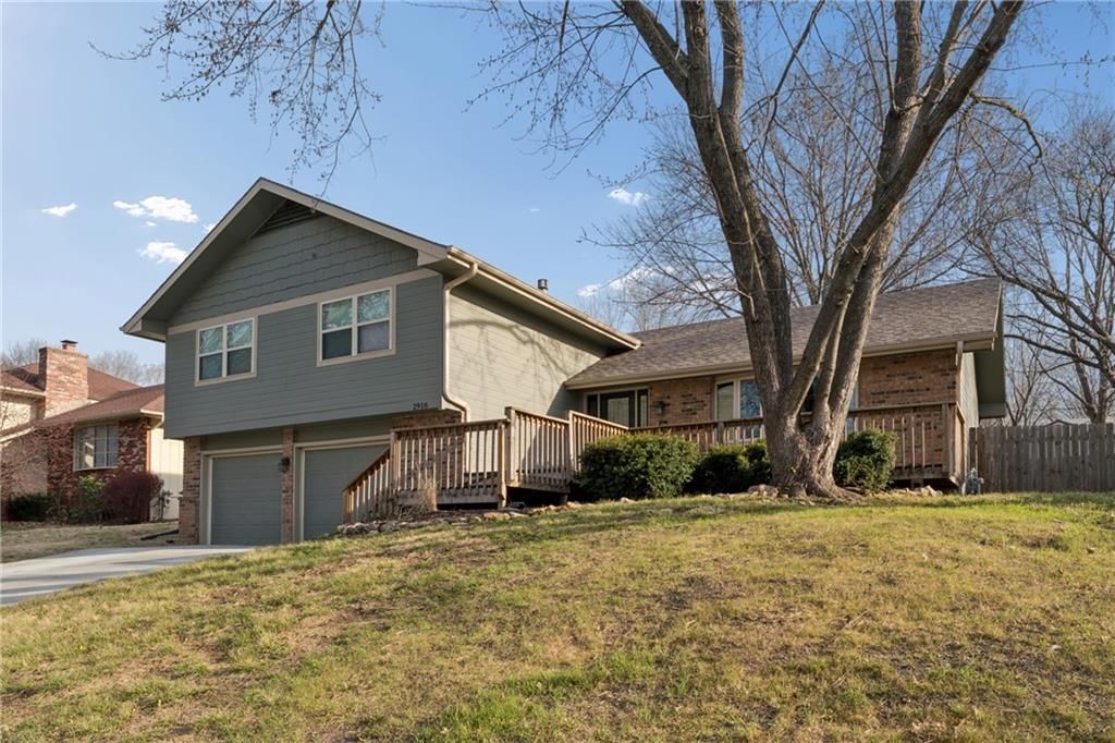 2916 Rimrock Drive, Lawrence, KS