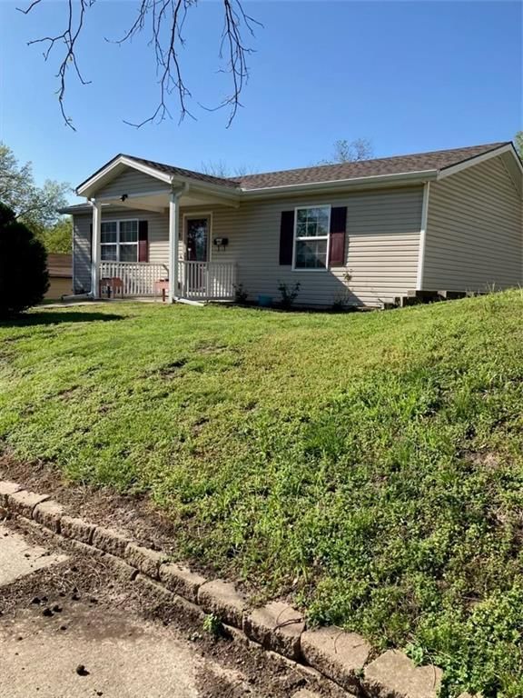 3215 LOCUST Street, St Joseph, MO