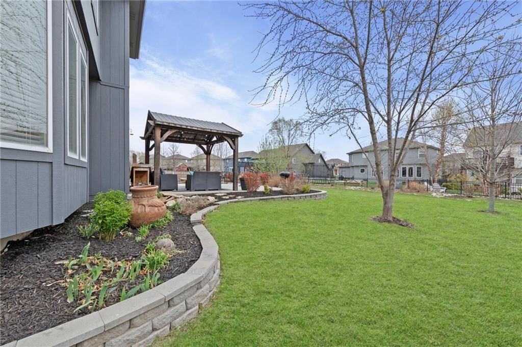 2351 W Concord Drive — photo 49