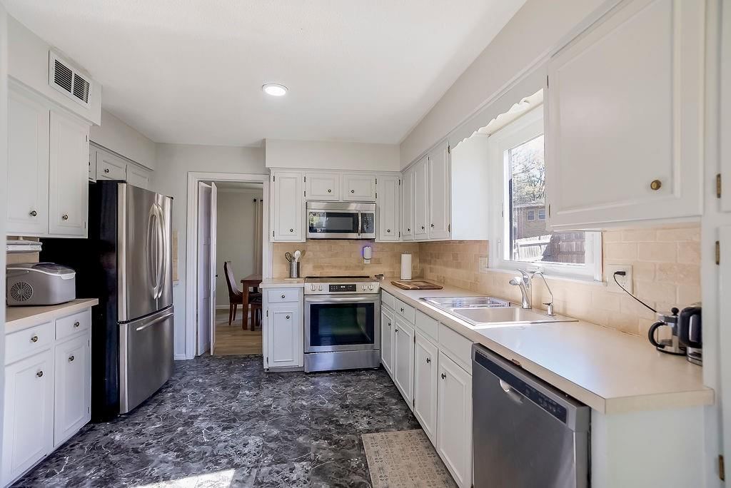 3427 E 105TH Terrace — photo 7