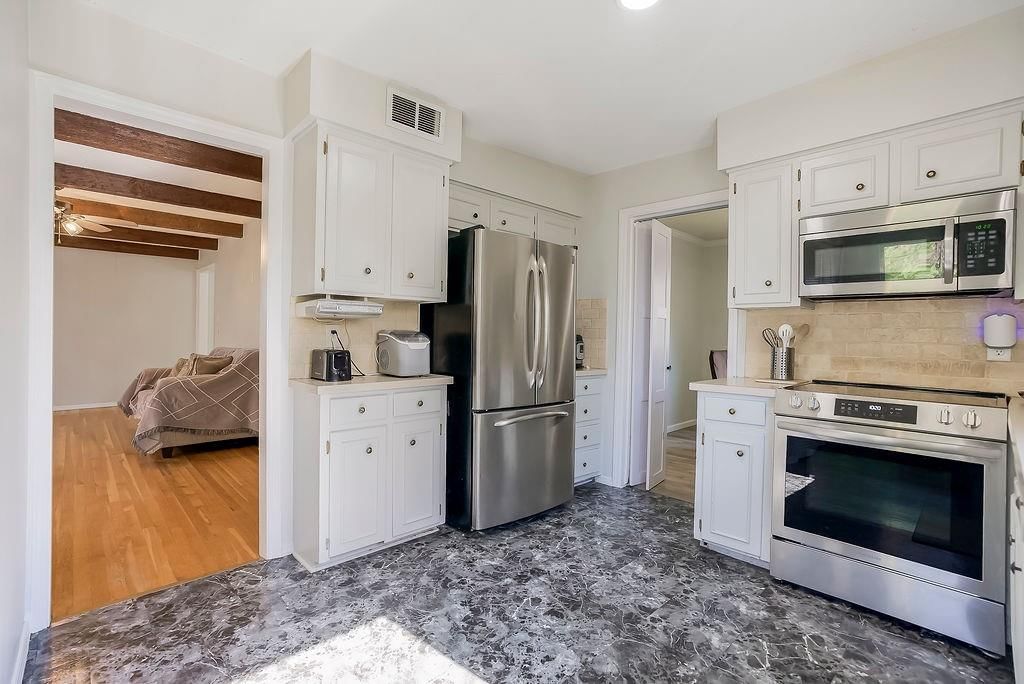 3427 E 105TH Terrace — photo 8
