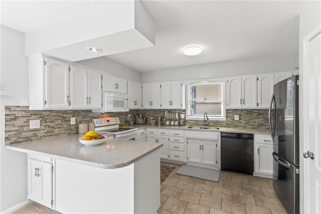 4115 N Troost Avenue — photo 11