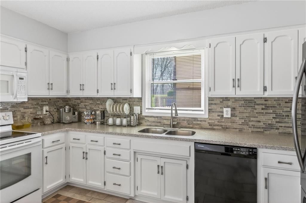 4115 N Troost Avenue — photo 12
