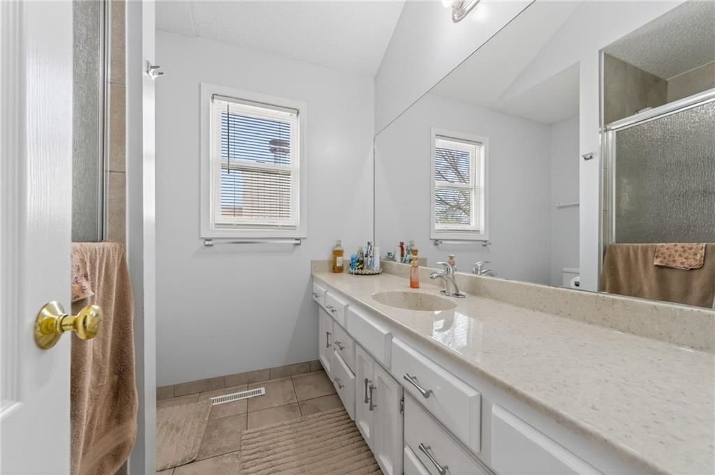 4115 N Troost Avenue — photo 15