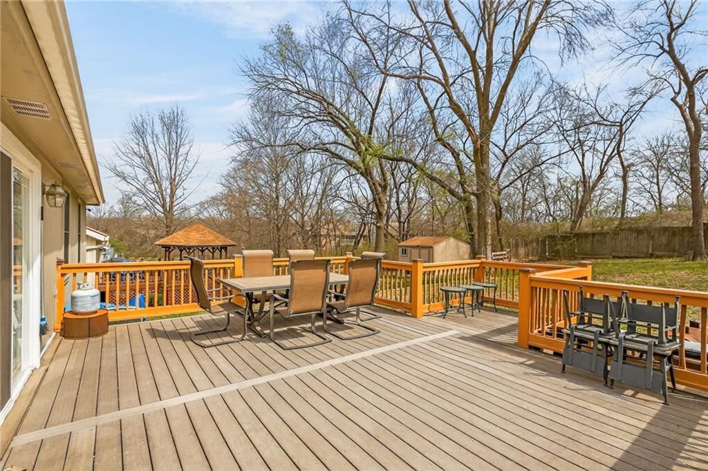 4115 N Troost Avenue — photo 31