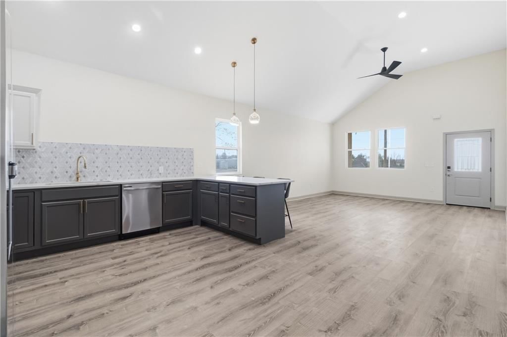 706 Pacific Avenue — photo 14