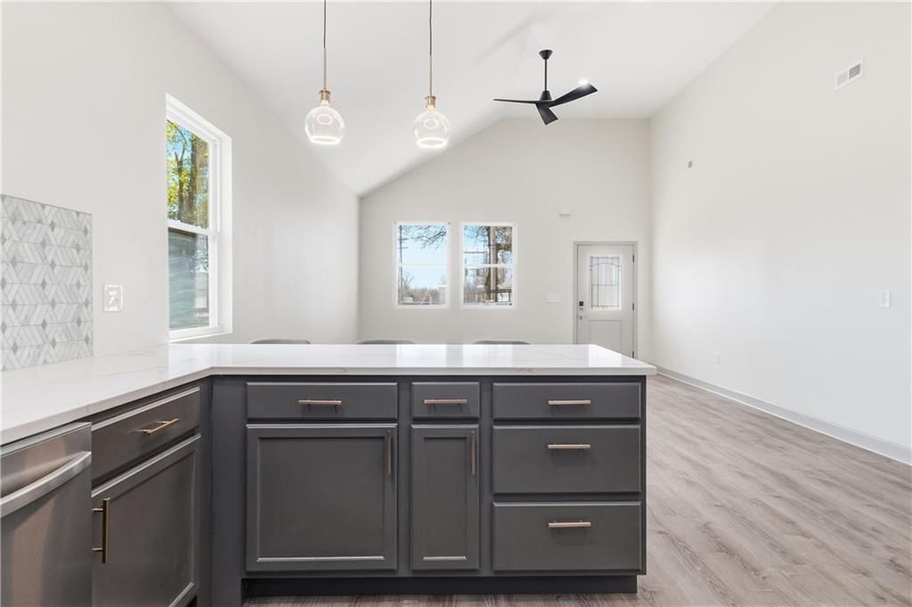 706 Pacific Avenue — photo 21