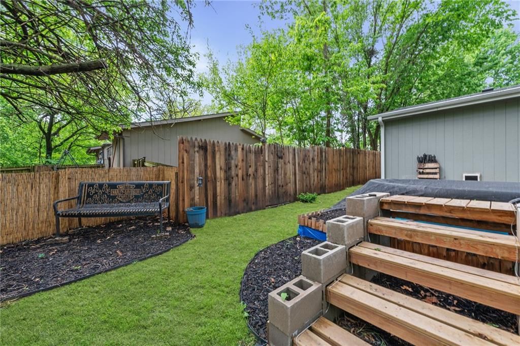 131 N Garfield Avenue — photo 36