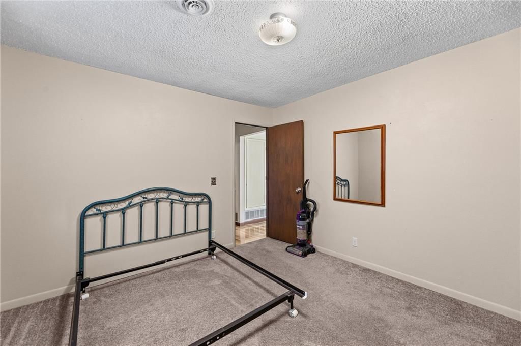 3 W Douglas Street — photo 15