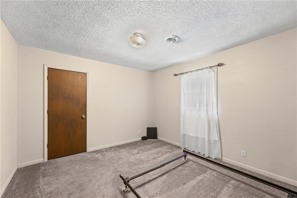 3 W Douglas Street — photo 16
